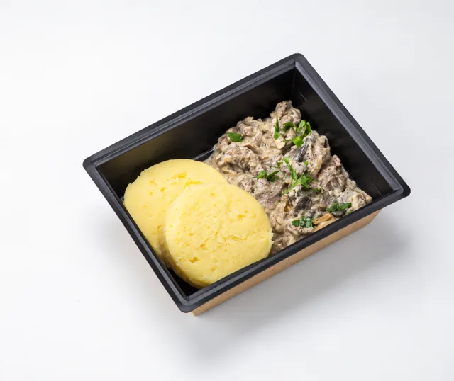 Печень по-строгановски с картофельным пюре