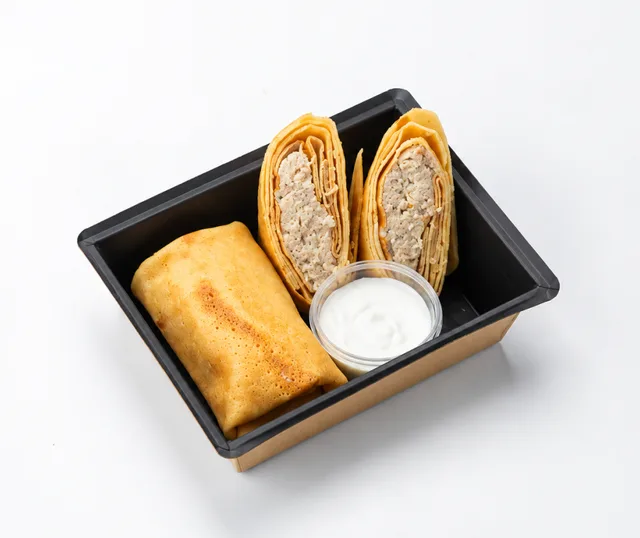 Блинчики с мясом и сметаной