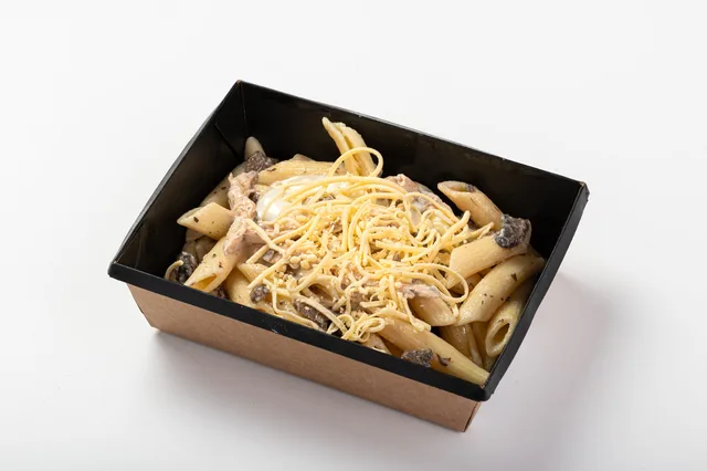 Паста с курицей и грибами