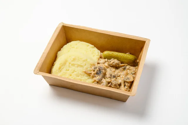 Бефстроганов из говядины с картофельным пюре